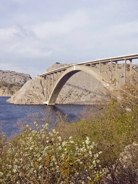 Krk bro-bågbro i Kroatien — Stockfoto