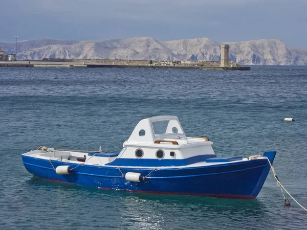 Barco de pesca en la costa croata —  Fotos de Stock