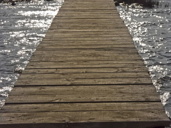 물 위에 목조 산책로 — 스톡 사진