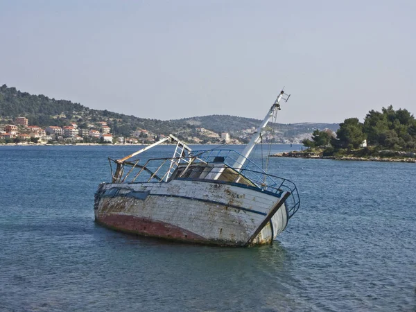 Schipbreuk van een vissersboot — Stockfoto