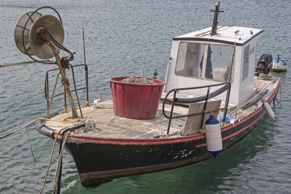 Bateau de pêche sur la côte croate — Photo