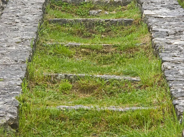 오래 된 요새에 계단 — 스톡 사진