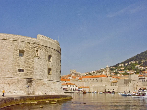 Muro della città a Dubrovnik — Foto Stock