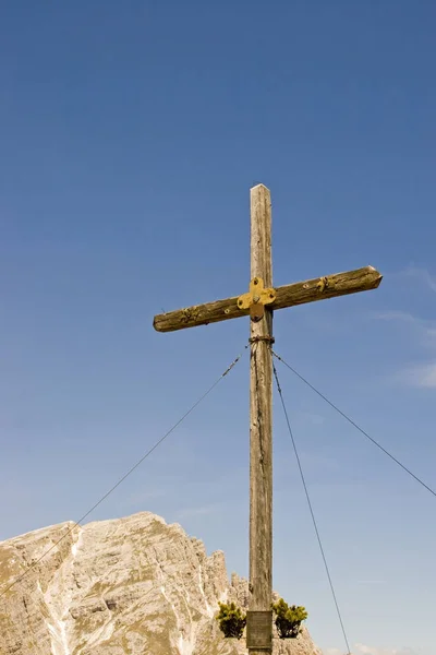 Kříž na vrcholu na Strudelkopfu — Stock fotografie