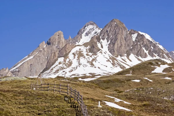 Lente in de bergen van Zuid-Tirol — Stockfoto