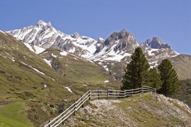 South Tyrol dağlarda bahar