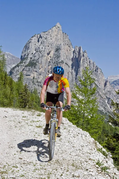 Ορεινή ποδηλασία στους δολομίτες — Φωτογραφία Αρχείου