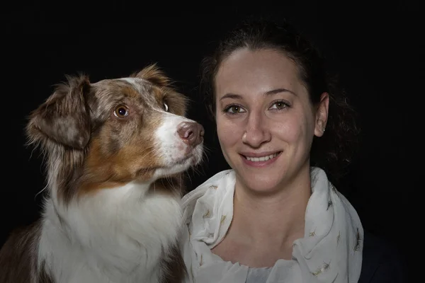 Mensch und Hund - ein treues Team — Stockfoto
