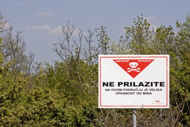 Uyarı işaretleri - ölümcül yaralanma tehlikesi