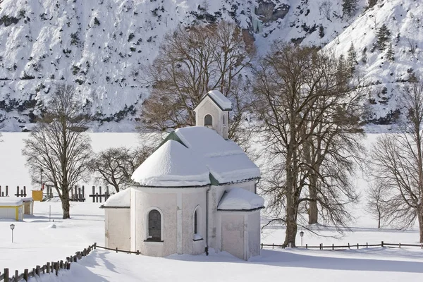 Capilla en el Tirol en invierno — Foto de Stock