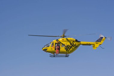 kurtarma helikopteri gökyüzünde