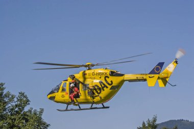 kurtarma helikopteri gökyüzünde