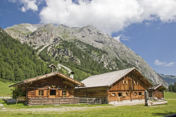 Salaše v Eng v Tyrolsku — Stock fotografie