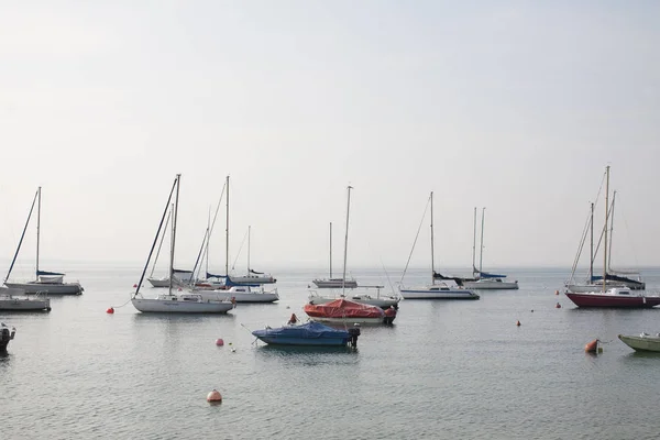 Barcos de pesca en el lago de Garda —  Fotos de Stock
