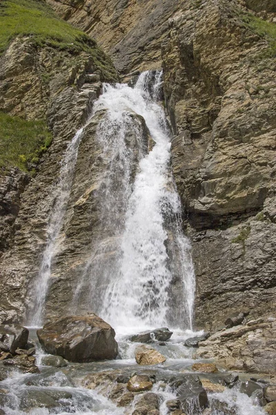 Vodopád v oblasti Gran Paradiso — Stock fotografie