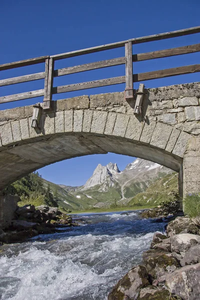 Steinbrücke in der Valle Veny — Stockfoto