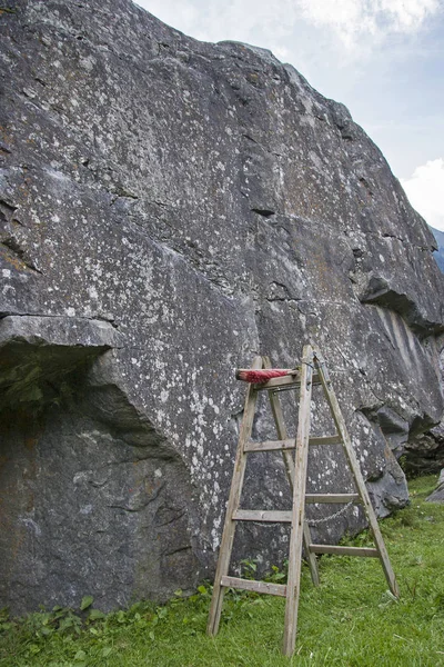 Boulderfels con asistencia de escalada injusta — Foto de Stock