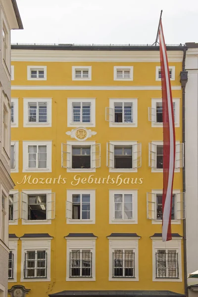 Birthplace of Johann Wolfgang Amadeus Mozart — Stock Photo, Image