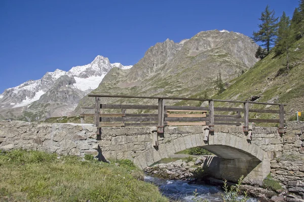 Steinbrücke in der Valle Veny — Stockfoto
