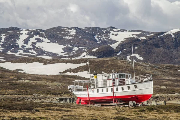 Navio de excursão Bitihorn em hibernação — Fotografia de Stock