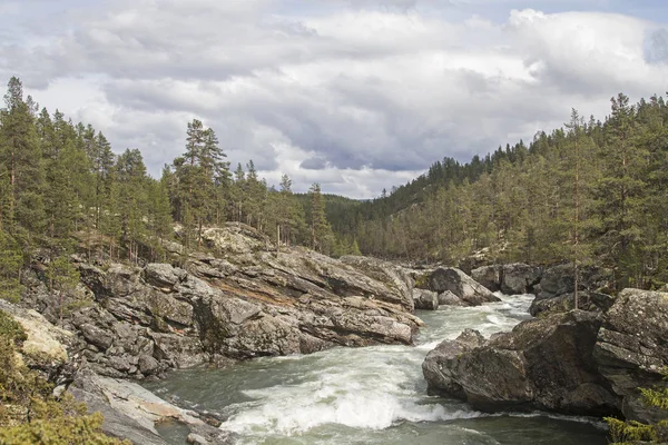 Op Ritterspranget bij de rivier de Sjoa — Stockfoto