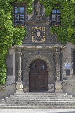 Quedlinburg belediye binasının detaylı görüntüsü