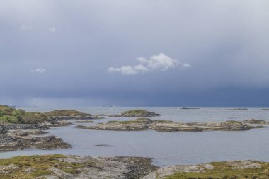 Norveç 'in batı kıyısı boyunca uzanan Atlantik Yolu' ndaki manzara Avrupa 'nın en ilginç ve popüler ulaşım bağlantılarından biridir.