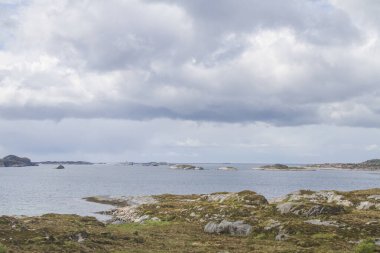 Norveç 'in batı kıyısı boyunca uzanan Atlantik Yolu' ndaki manzara Avrupa 'nın en ilginç ve popüler ulaşım bağlantılarından biridir.