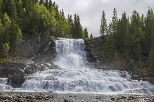 Mohutný Vodopád Řeky Kongsmoelvy Norské Provincii Nordtrondelag — Stock fotografie