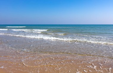 güneşli bir günde Akdeniz kıyılarında