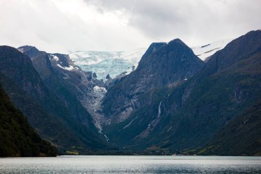 Norveç mavi buz buzul