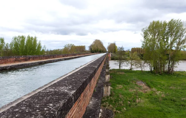 Garonne chanel in Moissac — Stockfoto