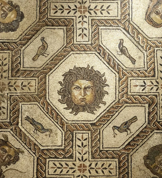Román mozaik bemutató arcok — Stock Fotó