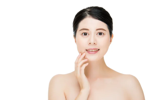 Asiatique sourire femme toucher propre beau visage sain, blanc dos — Photo