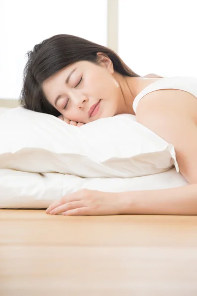Health woman Smile feel carefree lying on bed in morning — Stock Photo, Image