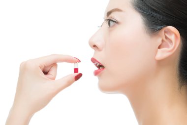 güzel şirin Asyalı kadın tıbbi tıp ilacı 