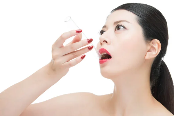 Asiático mujer rojo labios uña y comer prueba laboratorio tubo —  Fotos de Stock