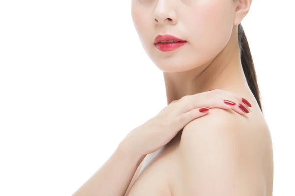 Beauté asiatique rouge à lèvres femme ongle vernis doigt sur épaule — Photo