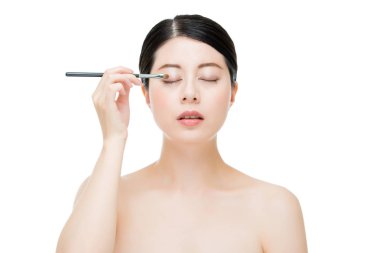 kadın göz farı makyaj fırça ile uygulama. Asya Güzellik kavramı
