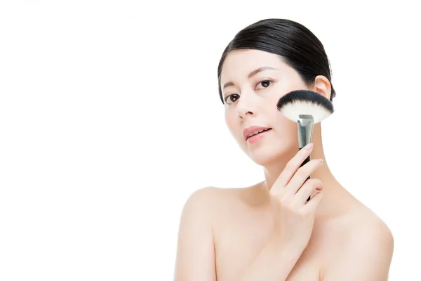 Beautiful woman holding clean brush with fresh skin — Stock Photo, Image