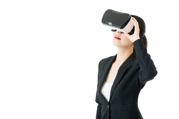 Belleza asiático mujer mirar a través de VR gafas para negocios —  Fotos de Stock