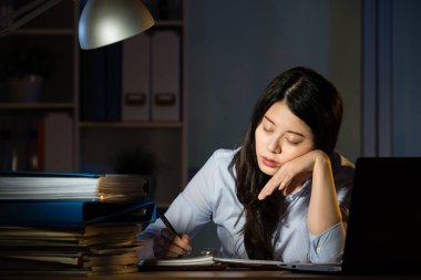 Asya iş kadın uykulu fazla gece geç saatlerde çalışıyor