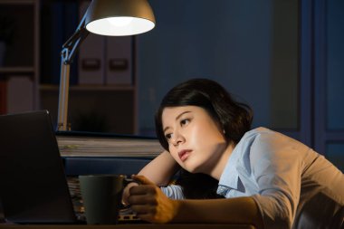 Asya iş kadın uykulu fazla gece geç saatlerde çalışıyor