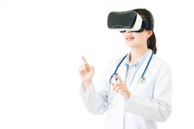 Asyalı kadın Doktor hastanın durumu Vr mezartaşı yanında kontrol edin