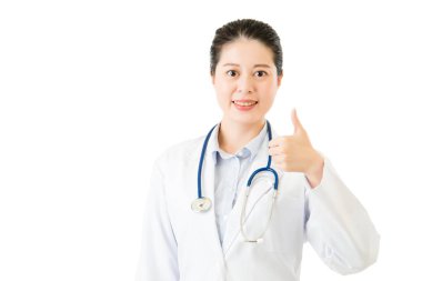 Gülümseyen Asyalı kadın doktor stetoskop Haritayı başparmak ile