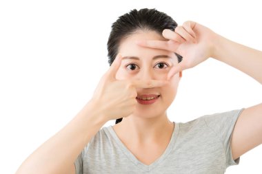 Güzel Asyalı kadın el parmak çerçeve el ile yapma