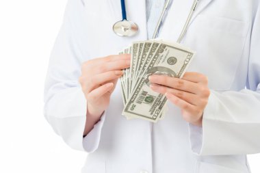 Asyalı kadın doktor gelir için para rüşvet sayma