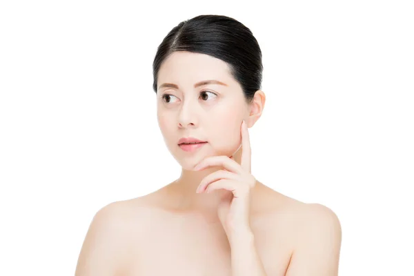 美亚裔女子模型手指触摸完美脸上的皮肤 — 图库照片