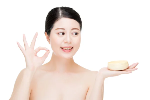 Beleza asiática mulher ok gesto para bom produto facial — Fotografia de Stock