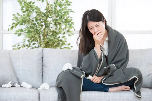 Mujer enferma mujer atrapada resfriado y gripe — Foto de Stock